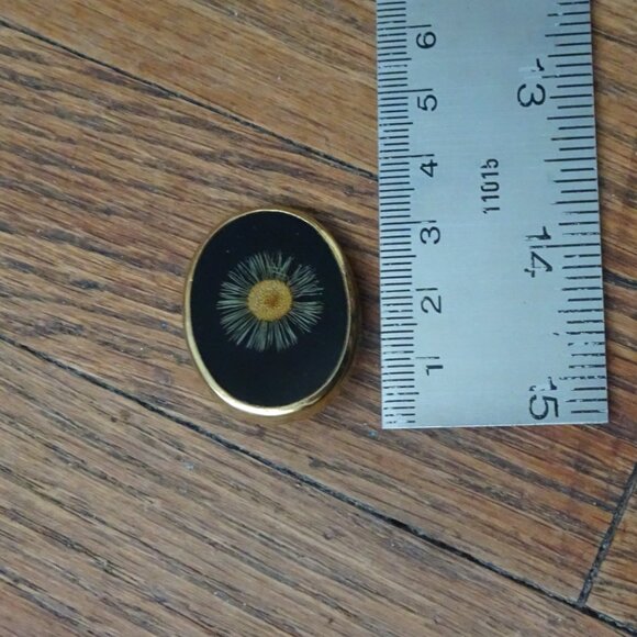 Pressed Flower Brooch Made in Switzerland - Picture 5 of 5